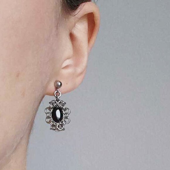 Vintage Victorian gothic style black onyx and intricate silver earrings - Picture 2 of 7